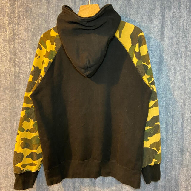 A BATHING APE(アベイシングエイプ)のBAPE ワンポイントロゴ　カモ柄　フルジップ　パーカー　メンズストリート メンズのトップス(パーカー)の商品写真