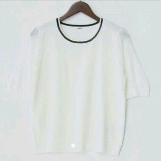 ムルーア(MURUA)の新品未使用　MURUA　ベーシック白トップス　ネック黒ライン(Tシャツ(半袖/袖なし))