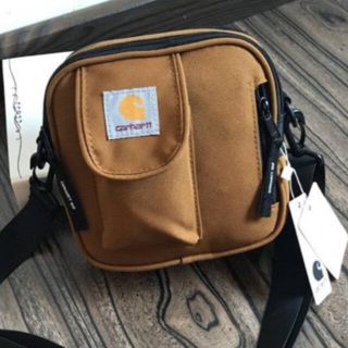 カーハート(carhartt)のカーハートショルダーバッグ ブラウン 新品未使用  外タグ内タグ付き(ショルダーバッグ)