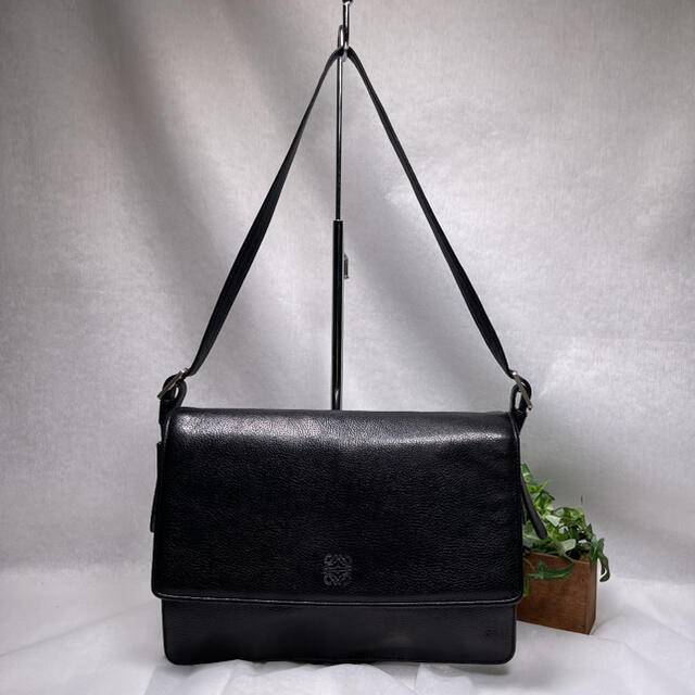 LOEWE(ロエベ)の美品✨LOEWE アナグラム　レザーショルダーバッグ レディースのバッグ(ショルダーバッグ)の商品写真