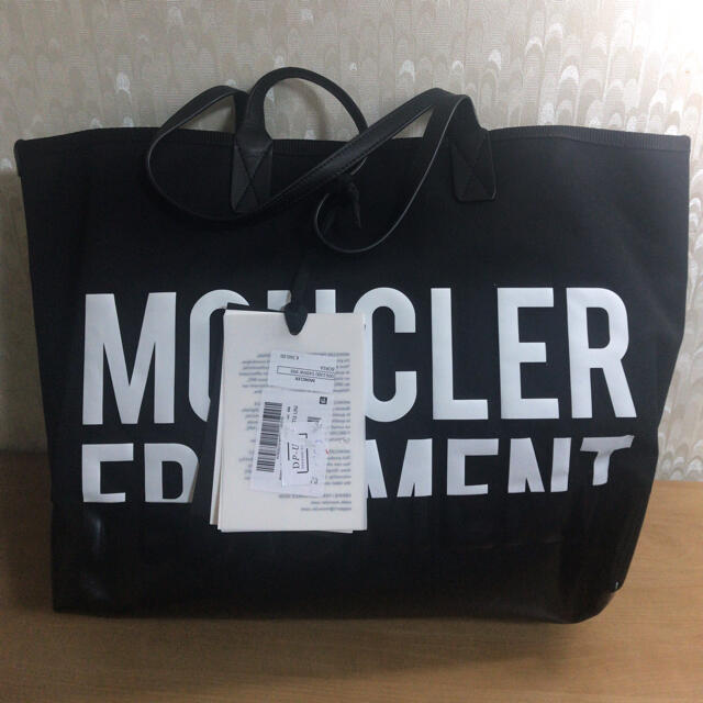 MONCLER(モンクレール)の【新品】Moncler Genius Fragment トートバック メンズのバッグ(トートバッグ)の商品写真