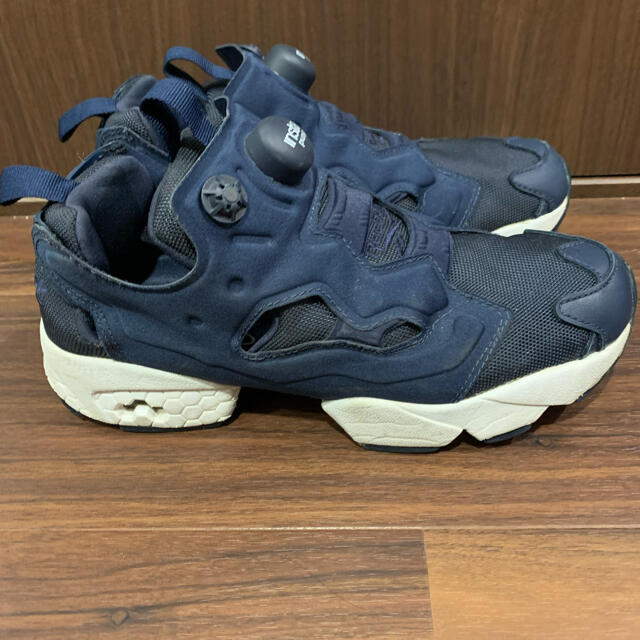 Reebok(リーボック)のしましま様専用　ポンプフューリー👟リーボック💙ネイビー レディースの靴/シューズ(スニーカー)の商品写真