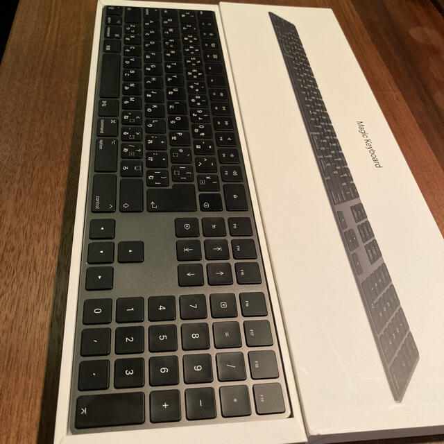 Apple(アップル)のApple Magic keyboard スペースグレイ スマホ/家電/カメラのPC/タブレット(PC周辺機器)の商品写真