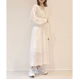 ダブルクローゼット(w closet)のめめ様専用 完売品 wcloset レース＆ピンタック　ホワイトワンピース(ロングワンピース/マキシワンピース)