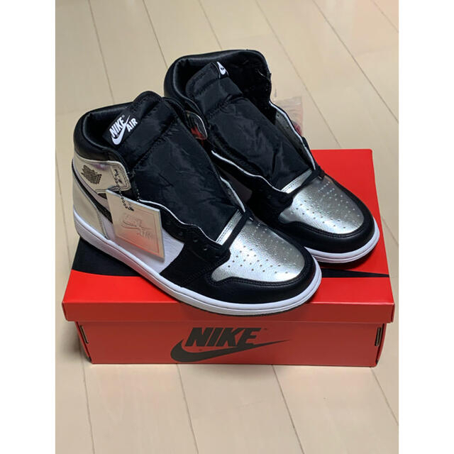 NIKE(ナイキ)のAIR JORDAN 1 RETRO HIGH OG SILVER TOE レディースの靴/シューズ(スニーカー)の商品写真