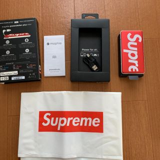 supreme モバイルバッテリー お値下げ中