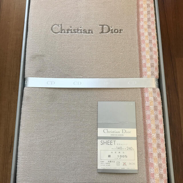 Christian Dior(クリスチャンディオール)の【未使用】クリスチャンディオール　タオルシーツ【手渡し・郵送選択可】 インテリア/住まい/日用品の寝具(シーツ/カバー)の商品写真