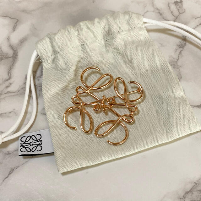 最終値下げ】LOEWE ロエベ アナグラム ブローチ ローズゴールド-