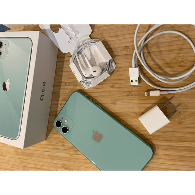 iPhone(アイフォーン)の【極美品】iPhone 11 128GB グリーン　おまけつき スマホ/家電/カメラのスマートフォン/携帯電話(スマートフォン本体)の商品写真