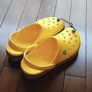 クロックス(crocs)のクロックス　イエロー　25cm(サンダル)