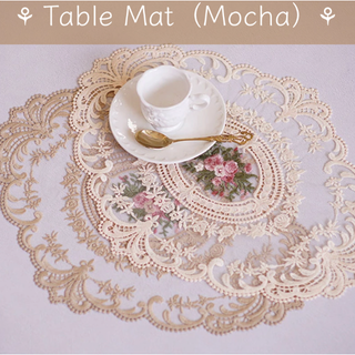 ローラアシュレイ(LAURA ASHLEY)の刺繍レーステーブルマット　花柄　アンティーク　フランフラン　トッカ　おしゃれ(その他)