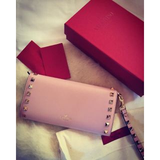 ヴァレンティノ(VALENTINO)の手数料無料で値下げ中♡ヴァレンティノ♡ピンク♡ロックスタッズ 長財布 正規品(財布)