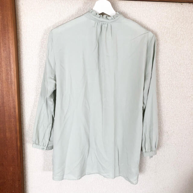 UNIQLO(ユニクロ)のsakura様専用 ☆新品☆ ユニクロ レーヨンフリルブラウス レディースのトップス(シャツ/ブラウス(長袖/七分))の商品写真