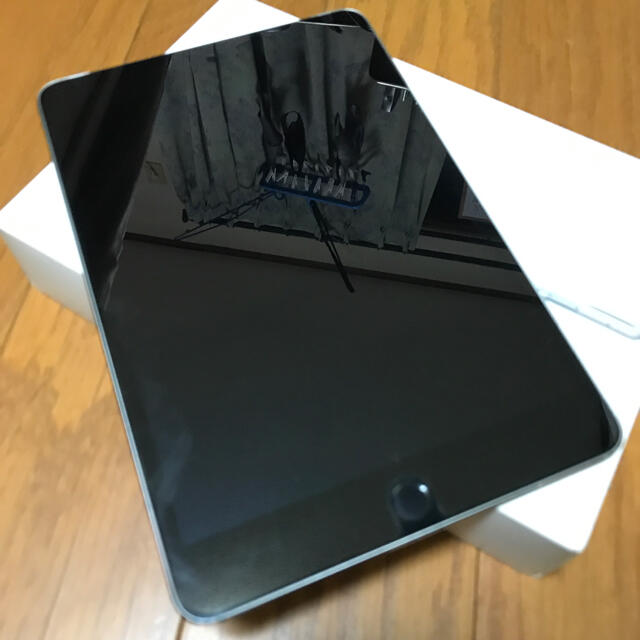 Apple(アップル)の美品Apple Store SIMフリーiPad mini 4 128GB  スマホ/家電/カメラのPC/タブレット(タブレット)の商品写真