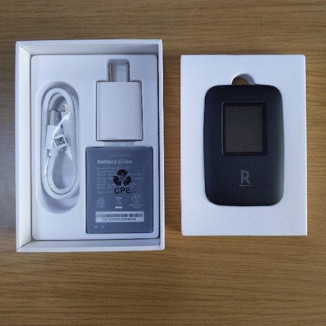 Rakuten(ラクテン)のRakuten WiFi Pocket 楽天モバイル ポケットWi-Fi スマホ/家電/カメラのスマートフォン/携帯電話(その他)の商品写真