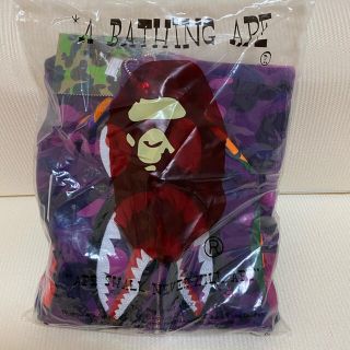 アベイシングエイプ(A BATHING APE)のシャークパーカー　紫(パーカー)