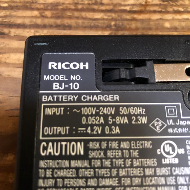 RICOH(リコー)のRICOH BJ-10 バッテリーチャージャー スマホ/家電/カメラのスマートフォン/携帯電話(バッテリー/充電器)の商品写真