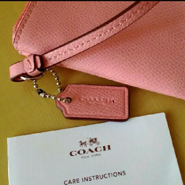 COACH(コーチ)の未使用　コーチ　ポーチ　ピンク レディースのファッション小物(ポーチ)の商品写真