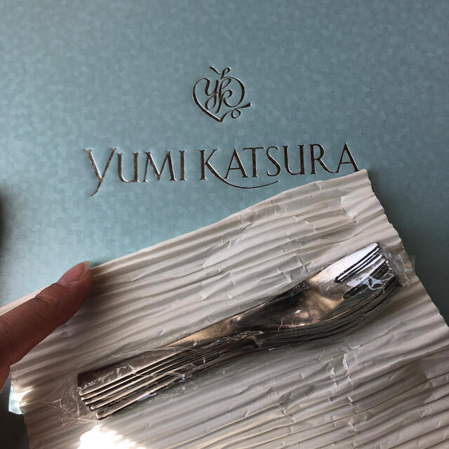 YUMI KATSURA(ユミカツラ)の週末出品取り消します　桂由美　お皿セット　大皿小皿7枚とフォーク インテリア/住まい/日用品のキッチン/食器(食器)の商品写真