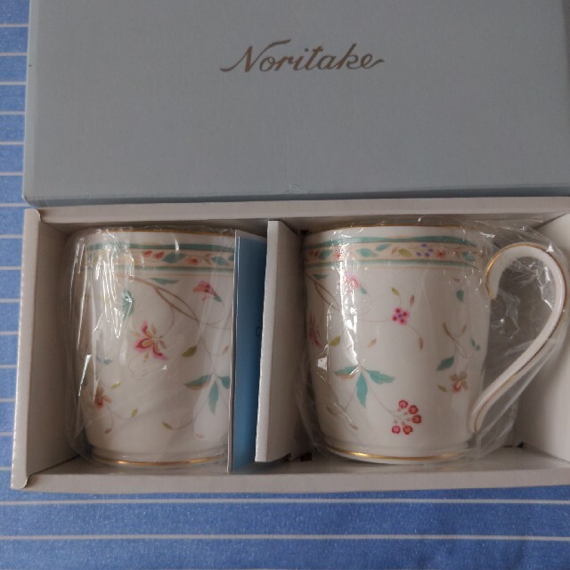 Noritake(ノリタケ)のノリタケ　花更紗　ペアマグカップ　　ももにゃん様　ご専用 インテリア/住まい/日用品のキッチン/食器(グラス/カップ)の商品写真