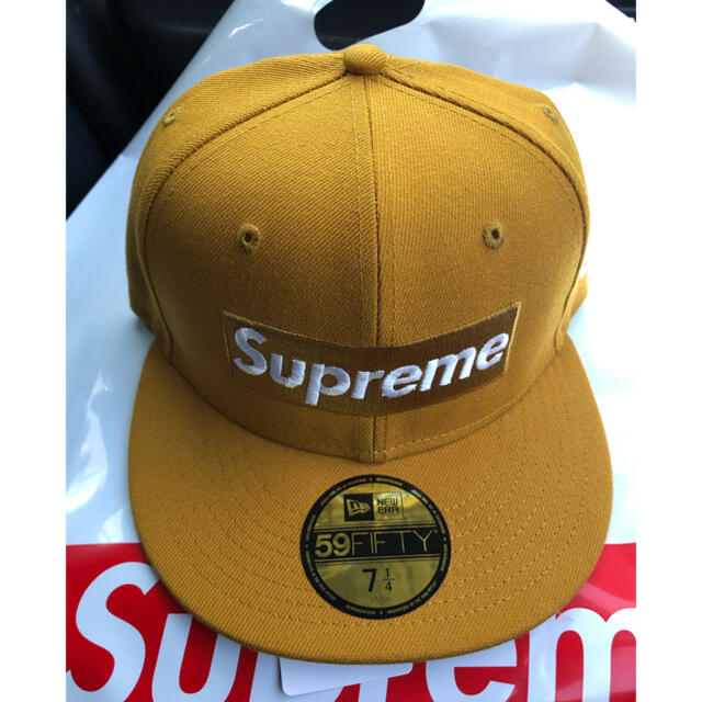 Supreme(シュプリーム)のsupreme champions box logo new era wheat メンズの帽子(キャップ)の商品写真