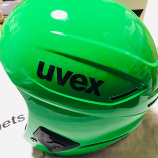 uvex race + ウベックス　スキーヘルメット　56-57センチ　グリーン(その他)