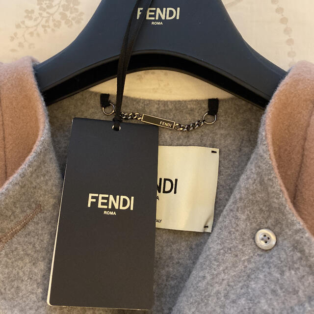 FENDI(フェンディ)の⭐︎一度着用のみ極美品⭐︎FENDI 希少ケープコート IT38 レディースのジャケット/アウター(ロングコート)の商品写真