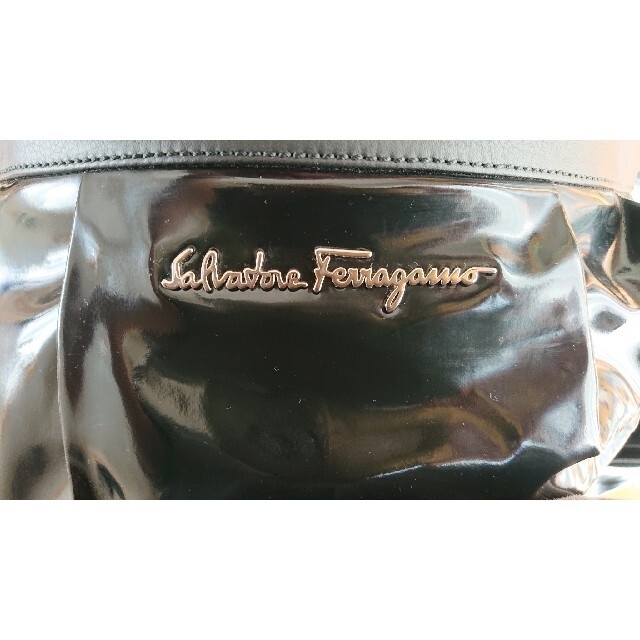 Salvatore Ferragamo(サルヴァトーレフェラガモ)のフェラガモ エナメルバッグ レディースのバッグ(トートバッグ)の商品写真