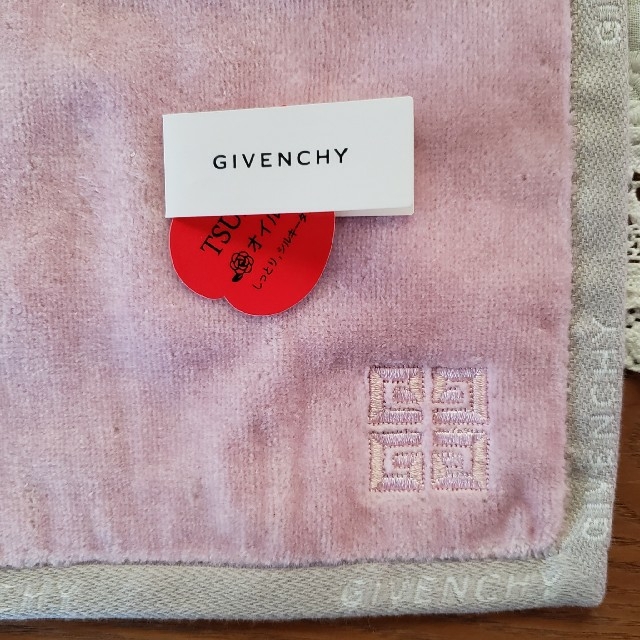 GIVENCHY(ジバンシィ)のGIVENCHY ジバンシー タオルハンカチ 新品 レディースのファッション小物(ハンカチ)の商品写真