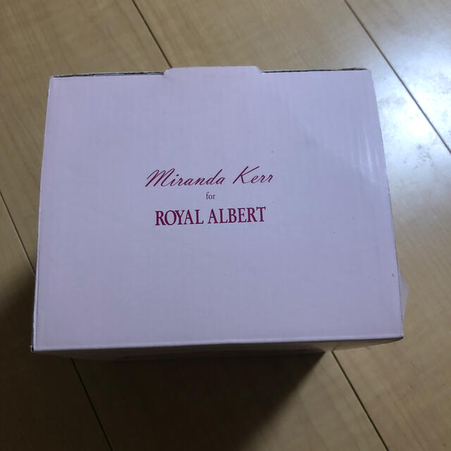 ROYAL ALBERT(ロイヤルアルバート)の ロイヤルアルバート　ミランダ・カー フレンドシップ マグ ピンク インテリア/住まい/日用品のキッチン/食器(グラス/カップ)の商品写真