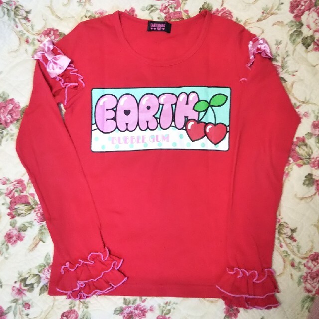 EARTHMAGIC(アースマジック)のEARTHMAGIC アースマジック ロンT 赤 140 キッズ/ベビー/マタニティのキッズ服女の子用(90cm~)(その他)の商品写真