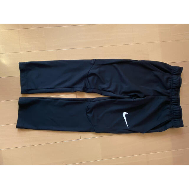 NIKE(ナイキ)のNIKE DRY-FIT スポーツウェア　パンツ　ジャージ　120から130 黒 キッズ/ベビー/マタニティのキッズ服男の子用(90cm~)(パンツ/スパッツ)の商品写真