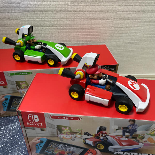 Nintendo Switch(ニンテンドースイッチ)の美品　マリオカート ライブ ホームサーキット 2台　おまけ付 エンタメ/ホビーのゲームソフト/ゲーム機本体(家庭用ゲームソフト)の商品写真