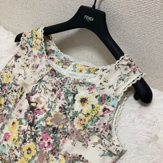 レストローズ(L'EST ROSE)のL'EST  ROSE   花柄　ひざ丈 ワンピース  Ｍ　ベージュ系　美品(ひざ丈ワンピース)