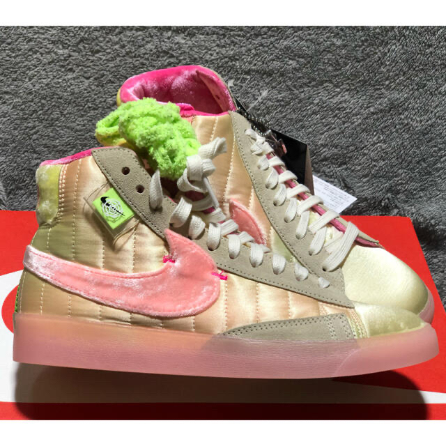 NIKE(ナイキ)のNIKE BLAZER MID REBEL レディースの靴/シューズ(スニーカー)の商品写真