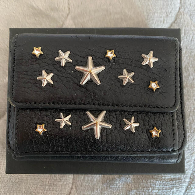 JIMMY CHOO(ジミーチュウ)のJIMMY CHOO スタッズ ミニ財布 ストーン付き レディースのファッション小物(財布)の商品写真