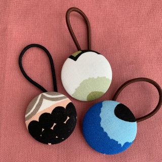 マリメッコ(marimekko)のマリメッコ　くるみボタン3個セット(ヘアアクセサリー)