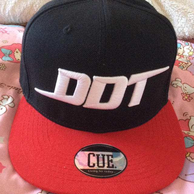 キャップ DDT プロレス  CUE コラボ ddt メンズの帽子(キャップ)の商品写真