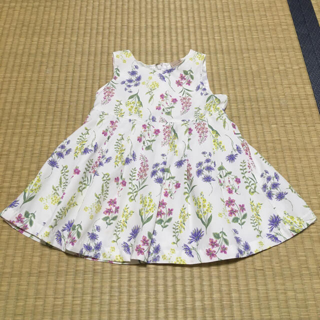 petit main(プティマイン)のpetit main 花柄ワンピース キッズ/ベビー/マタニティのベビー服(~85cm)(ワンピース)の商品写真