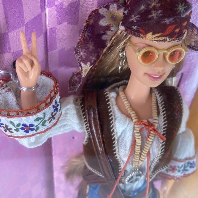 Barbie(バービー)のバービー人形 Barbie Peace & Love 70’s エンタメ/ホビーのおもちゃ/ぬいぐるみ(キャラクターグッズ)の商品写真