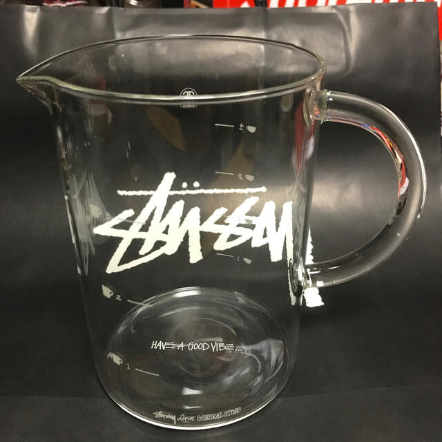 STUSSY(ステューシー)のステューシー　ビーカー　コップ　ガラス　耐熱 インテリア/住まい/日用品のキッチン/食器(グラス/カップ)の商品写真