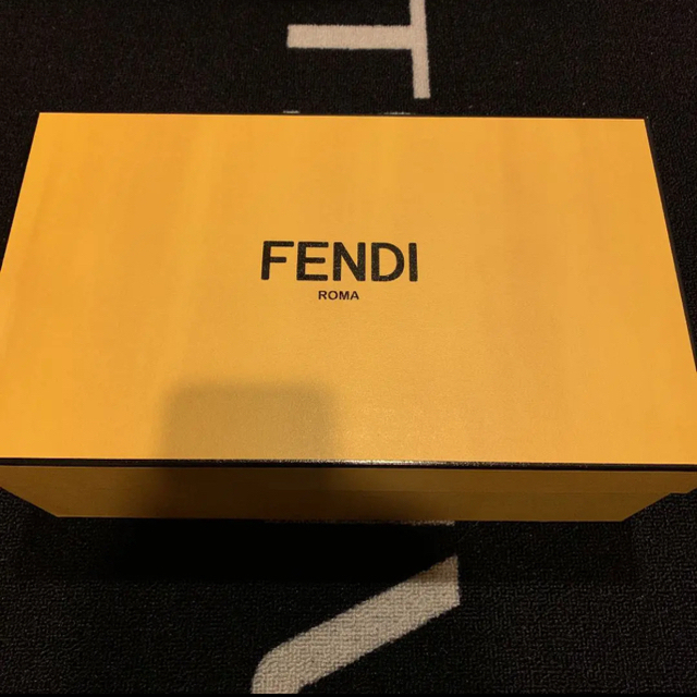 FENDI(フェンディ)のFENDI ブラックレザー スリッポン スニーカー メンズの靴/シューズ(スニーカー)の商品写真