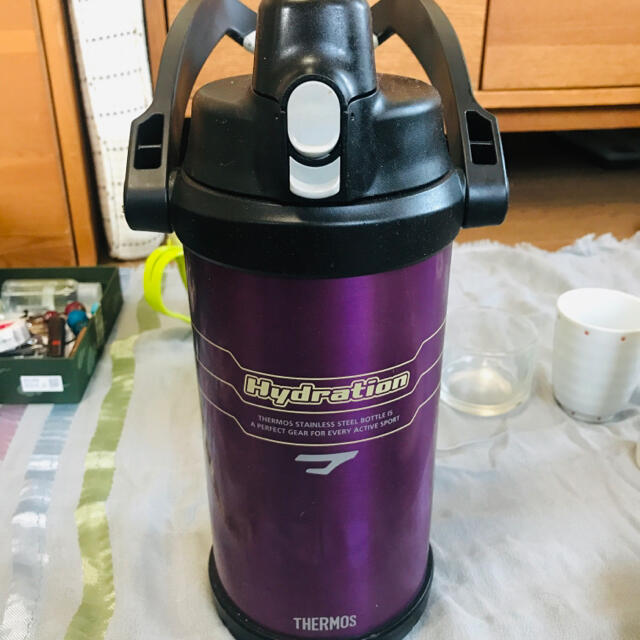 THERMOS(サーモス)の2リットル水筒 キッズ/ベビー/マタニティの授乳/お食事用品(水筒)の商品写真