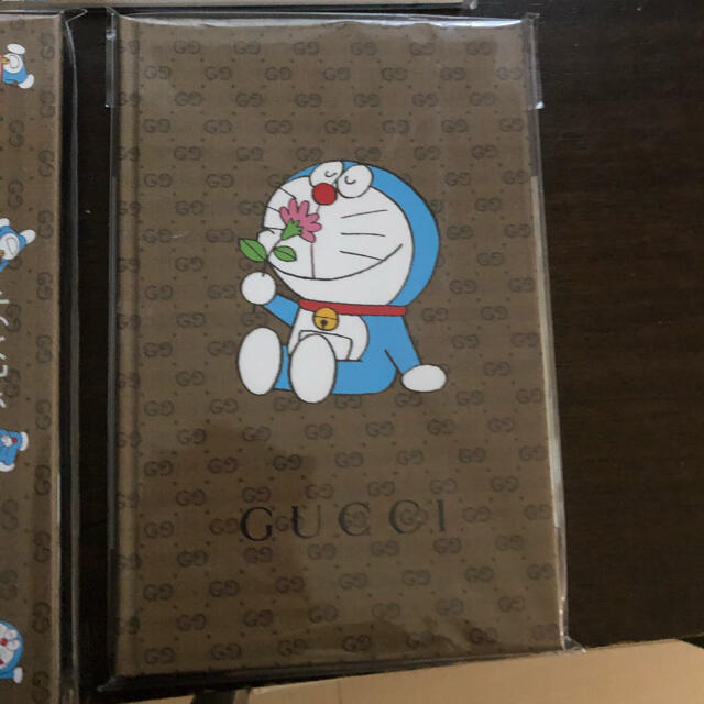 Gucci(グッチ)のドラえもん　グッチ　GUCCI コラボ　ノート　付箋　便箋　3セット エンタメ/ホビーの雑誌(ファッション)の商品写真