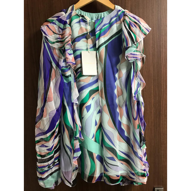 EMILIO PUCCI(エミリオプッチ)の新品タグ付きエミリオプッチemilio pucci シルクトップスIT40  レディースのトップス(シャツ/ブラウス(長袖/七分))の商品写真