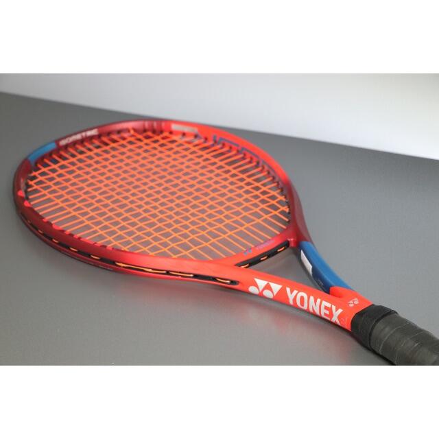 YONEX(ヨネックス)の（しまや様専用）美品【YONEX】VCORE100 2021年最新モデル スポーツ/アウトドアのテニス(ラケット)の商品写真