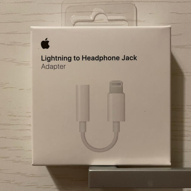 Apple(アップル)のapple正規品　ヘッドフォンジャックアダプタ スマホ/家電/カメラのスマホアクセサリー(ストラップ/イヤホンジャック)の商品写真