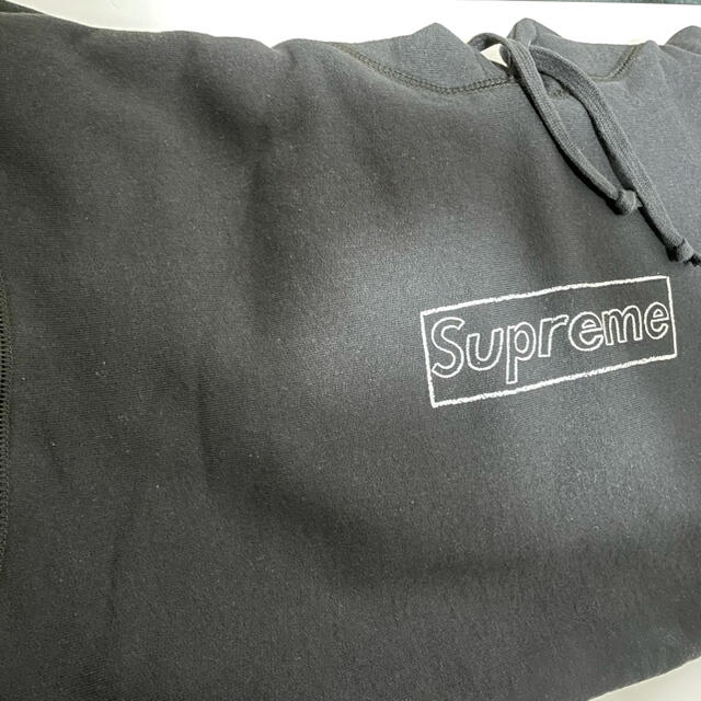 Supreme(シュプリーム)のSupreme kaws Chalk Logo パーカー メンズのトップス(パーカー)の商品写真