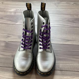 ドクターマーチン(Dr.Martens)のシルバードクターマーチン23cm   8ホール　ブーツ ＵＫ4(ブーツ)