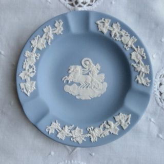 ウェッジウッド(WEDGWOOD)のウェッジウッド ジャスパー 灰皿 小物入れ ＋ビーズの指輪(灰皿)